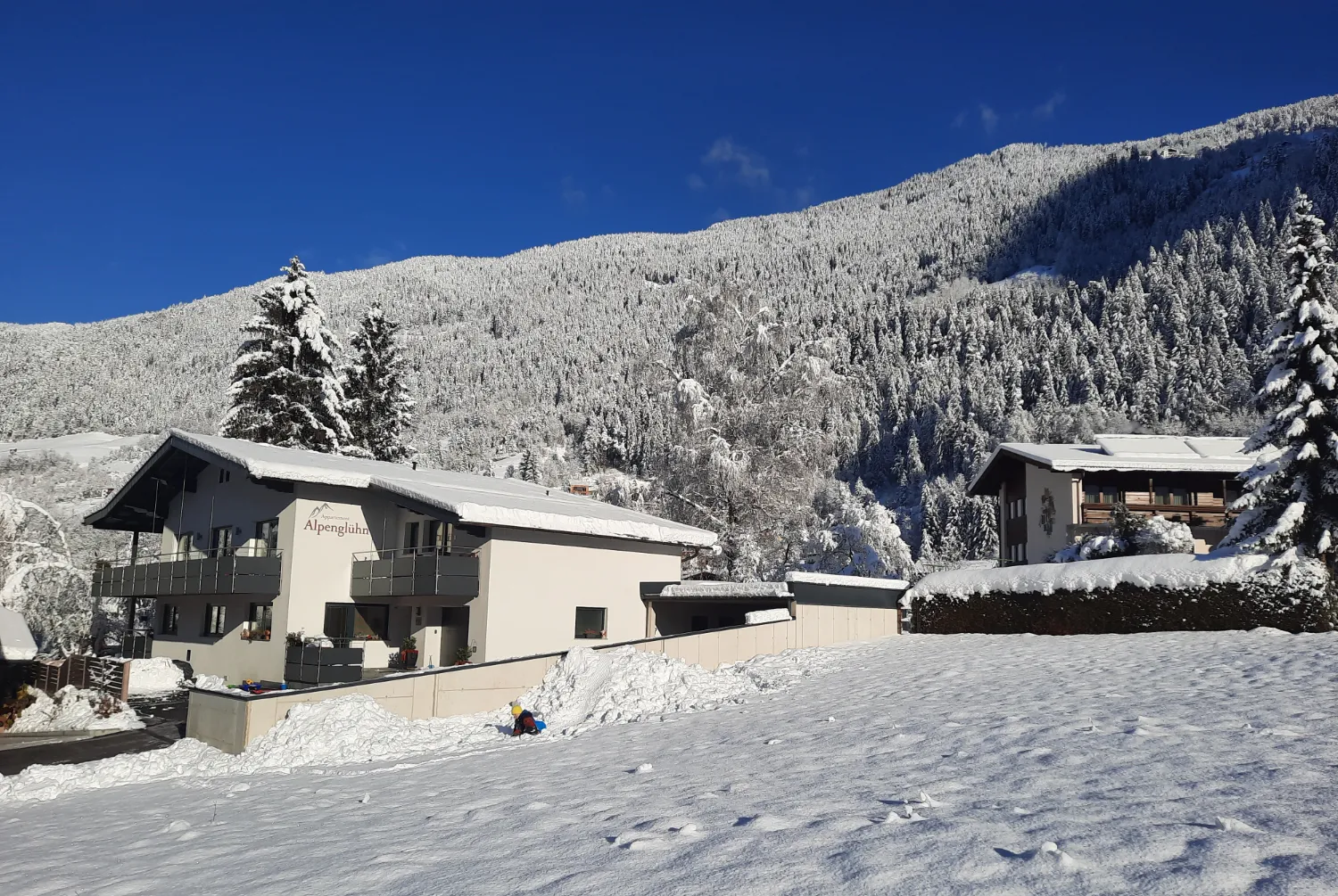 Verschneites Oetz im Ötztal im Winter