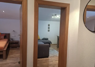 Flur mit Blick in die Zimmer des Appartements